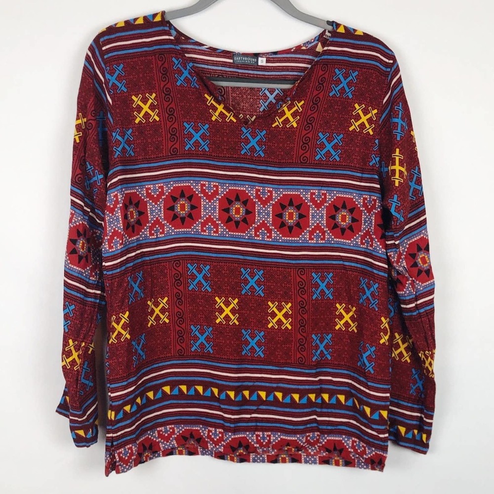EARTHBOUND trading co long sleeved slit neck top